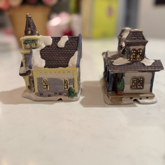 2 Christmas Village Pieces, Church & Train Station - Picture 6 of 9
